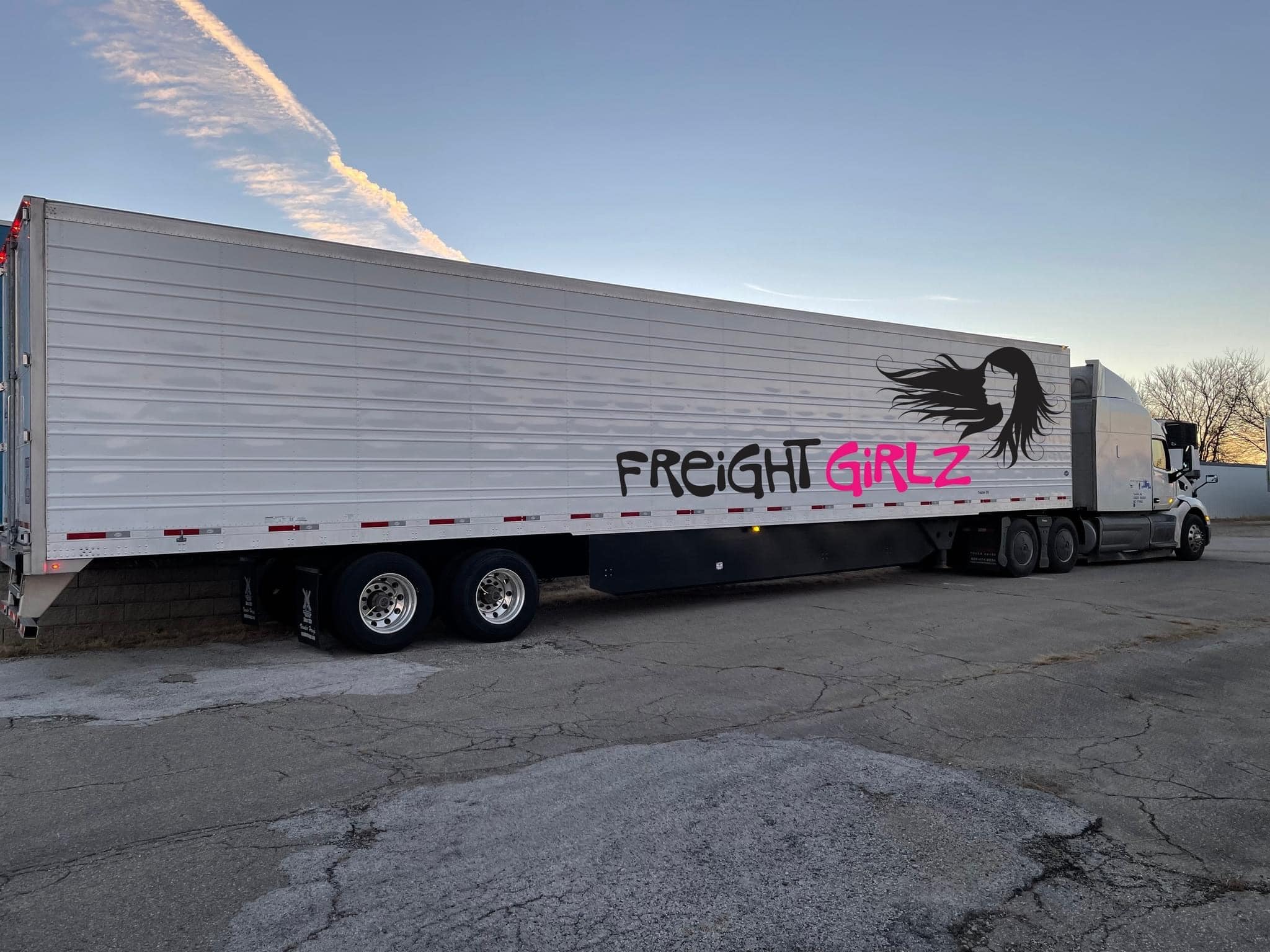 Freight Girlz truck dispatch service equipment and trailer support
